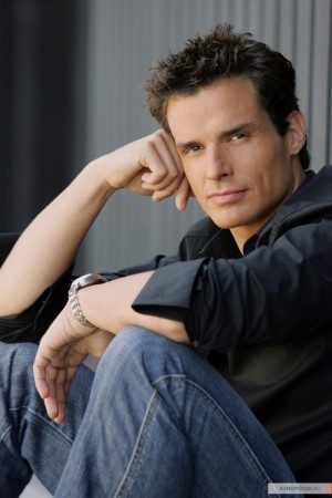 1195643665_kinopoisk_ruantoniosabatojr557600.jpg
