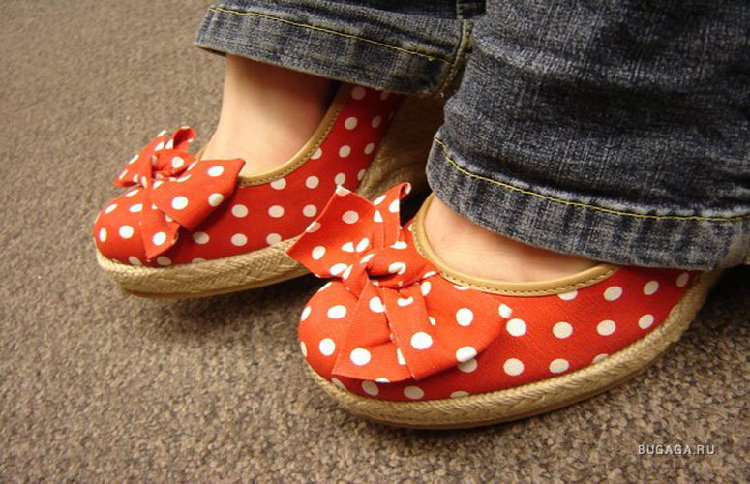 1196271132_1196268149_polka_dot_shoes_by_blackvolume.jpg