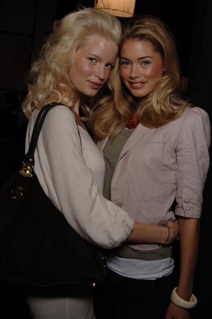 Doutzen-Kroes-and-Caroline-Winberg.jpg