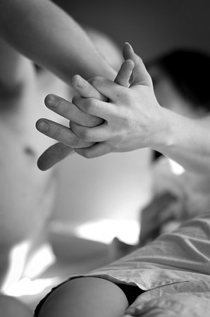 1176458940_hold_by_fingret.jpg