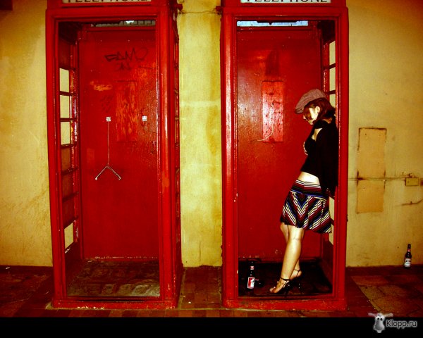 1209286690_phone_booth[1].jpg