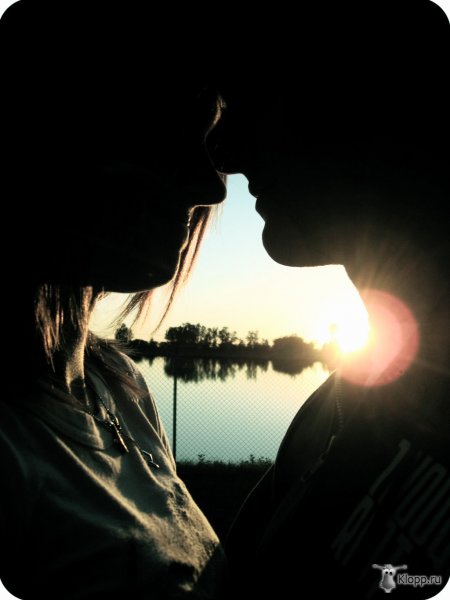 1226673264_smile_by_oursilhouettes.jpg