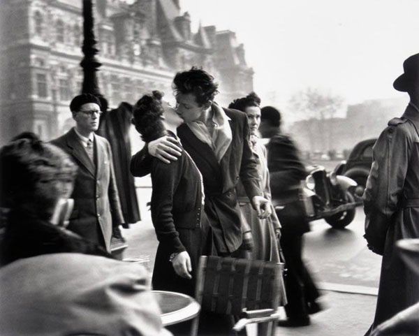 Le Baiser de Le Hotel de Ville, 1950 Robert Doisneau.jpg