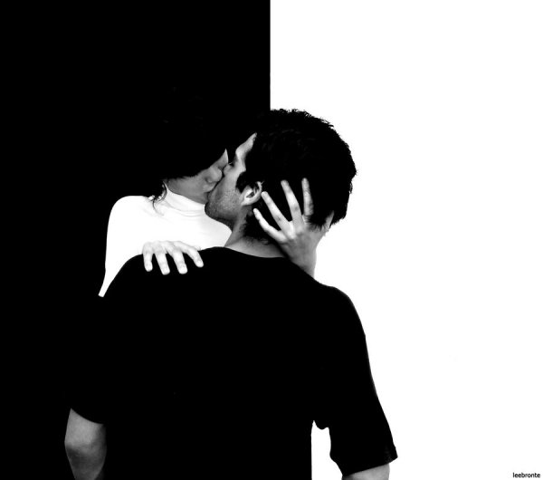 1202918809_love_is_in_black_and_white_by_leebronte.jpg