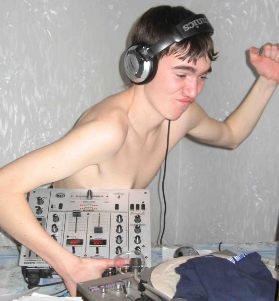 555px-DJ.jpg